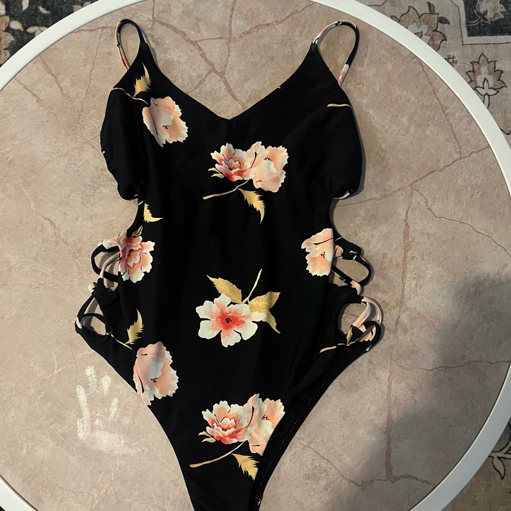 NWOT Billabong cutout one piece!